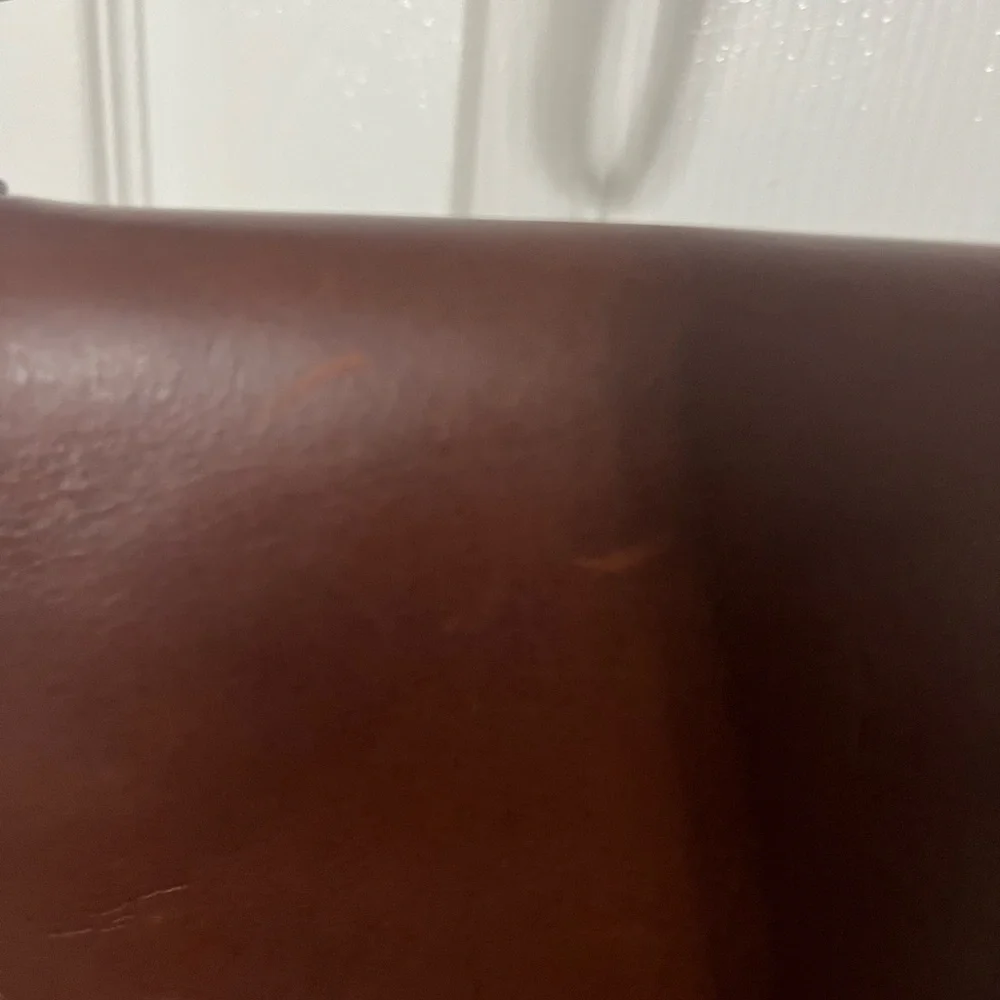 Elegant Rugged Earth Medium Brown Leather Crossbody Bag Adjustable Strap